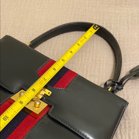 GUCCI VINTAGE Elegant Black and Red Handbag - Picture 12 of 12
